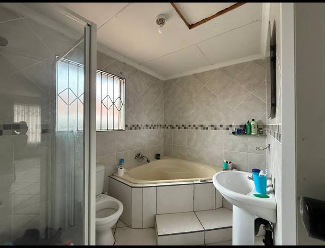4 BEDROOM HOUSE FOR SALE IN TLHABANE WEST